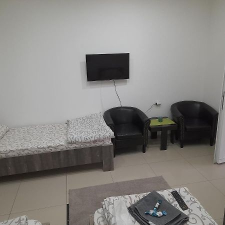 Apartman Mladenovic Apartamento Zaječar Exterior foto
