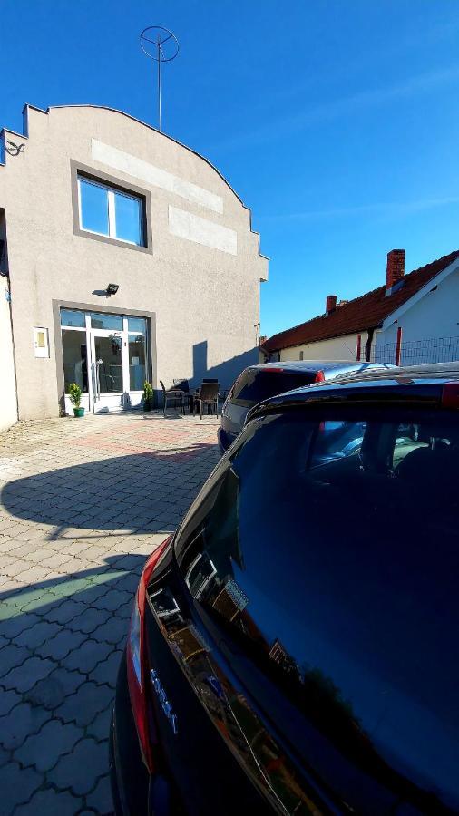 Apartman Mladenovic Apartamento Zaječar Exterior foto